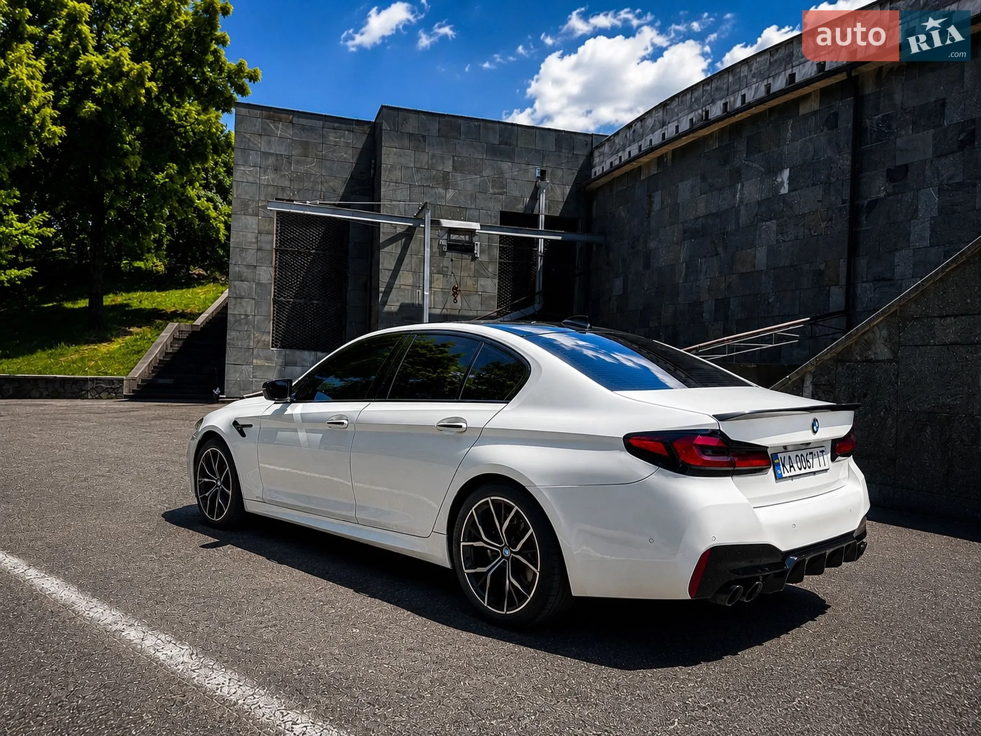 BMW 5 Series 2017 VIN WBAJE5C57JWA94600 фото оголошення 4 з 7