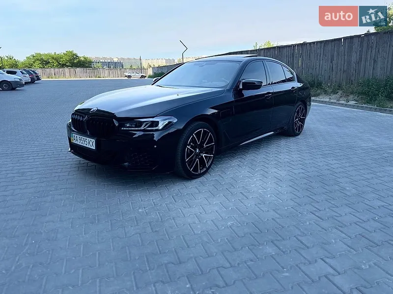 BMW 5 Series 2019 VIN WBAJE7C55KWW25433 фото оголошення 24 з 68