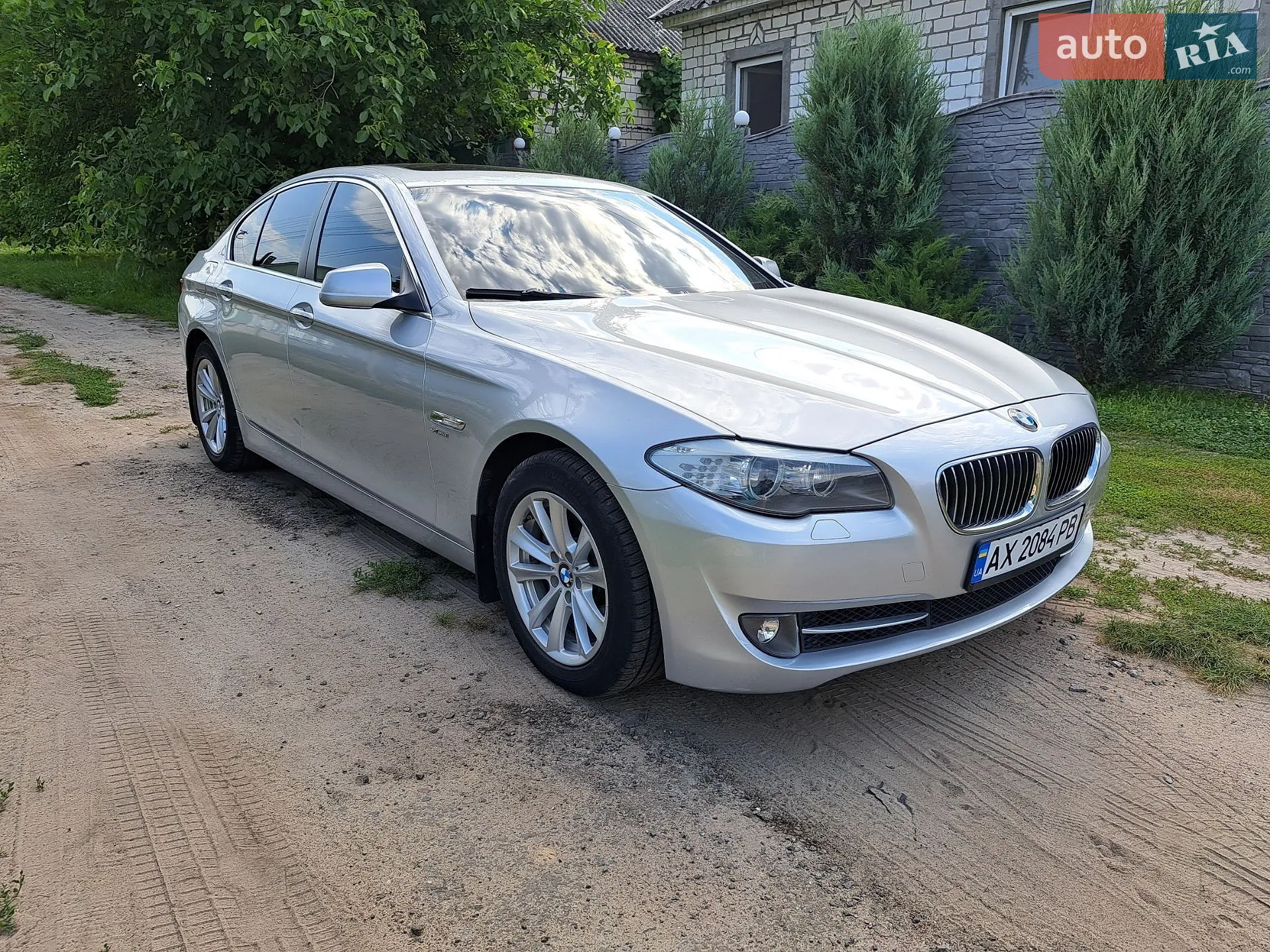 2011 BMW 5er - мініатюра 2