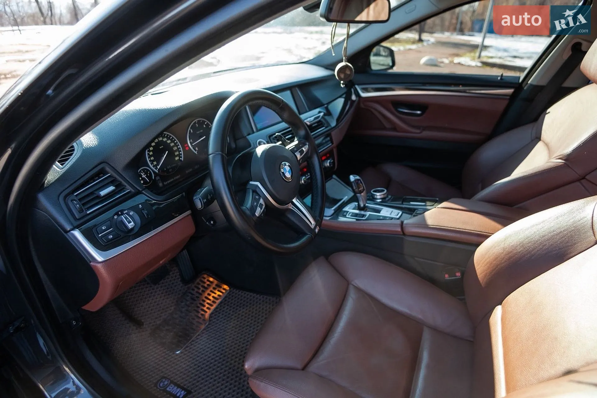 2012 BMW 5er - мініатюра 2