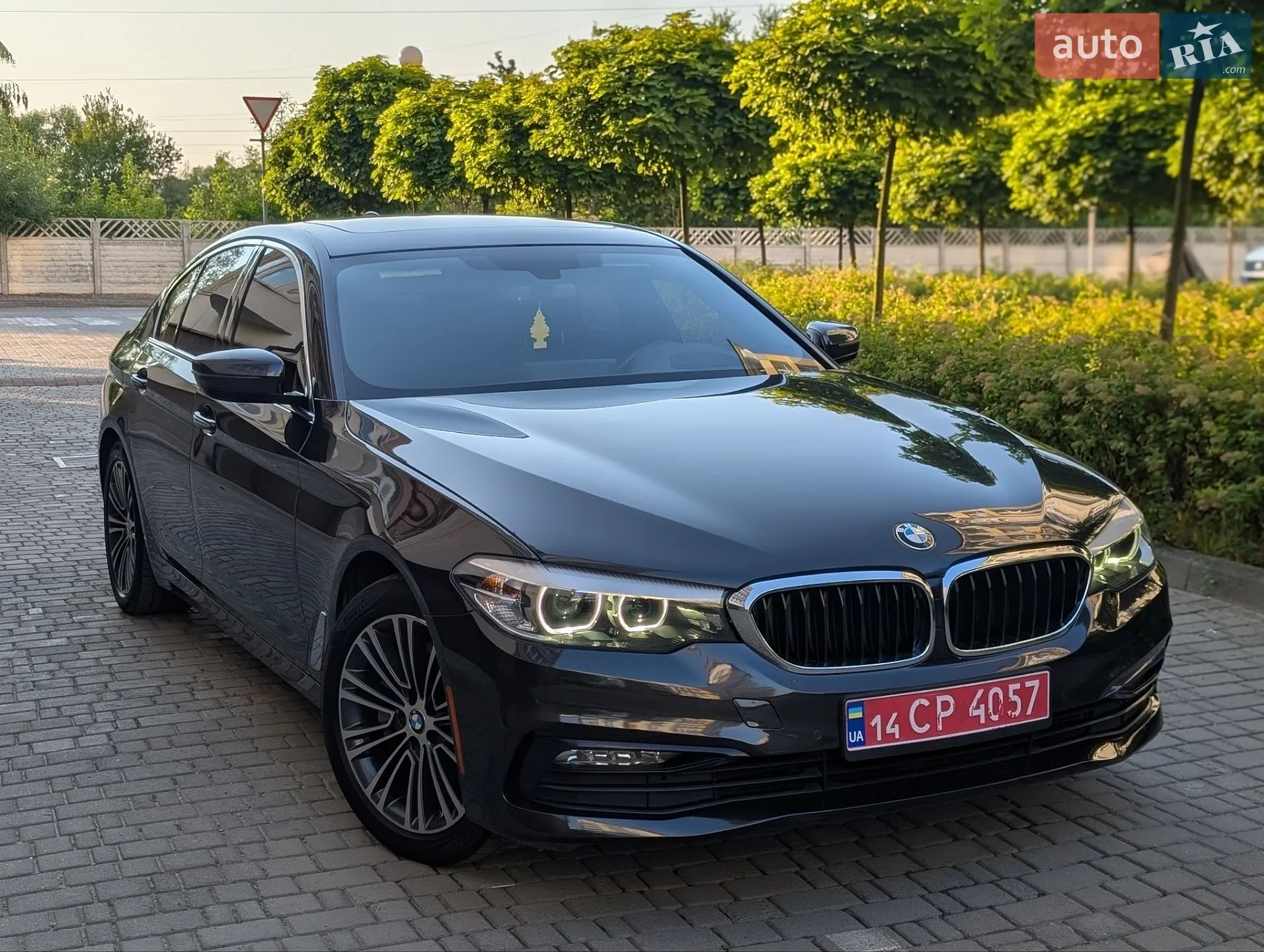 BMW 5 Series 2017 VIN WBAJA5C35HG894016 фото оголошення 3 з 86