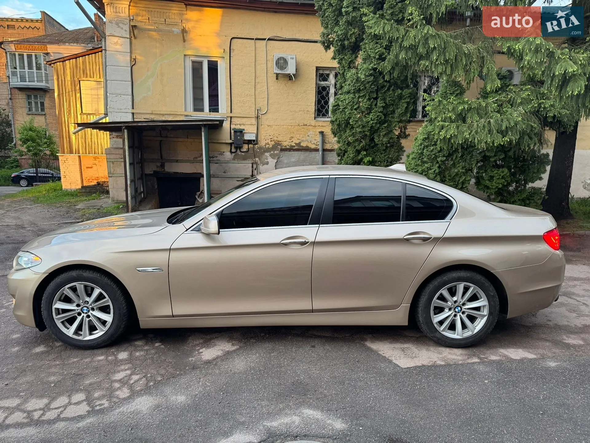 2011 BMW 5er - мініатюра 2