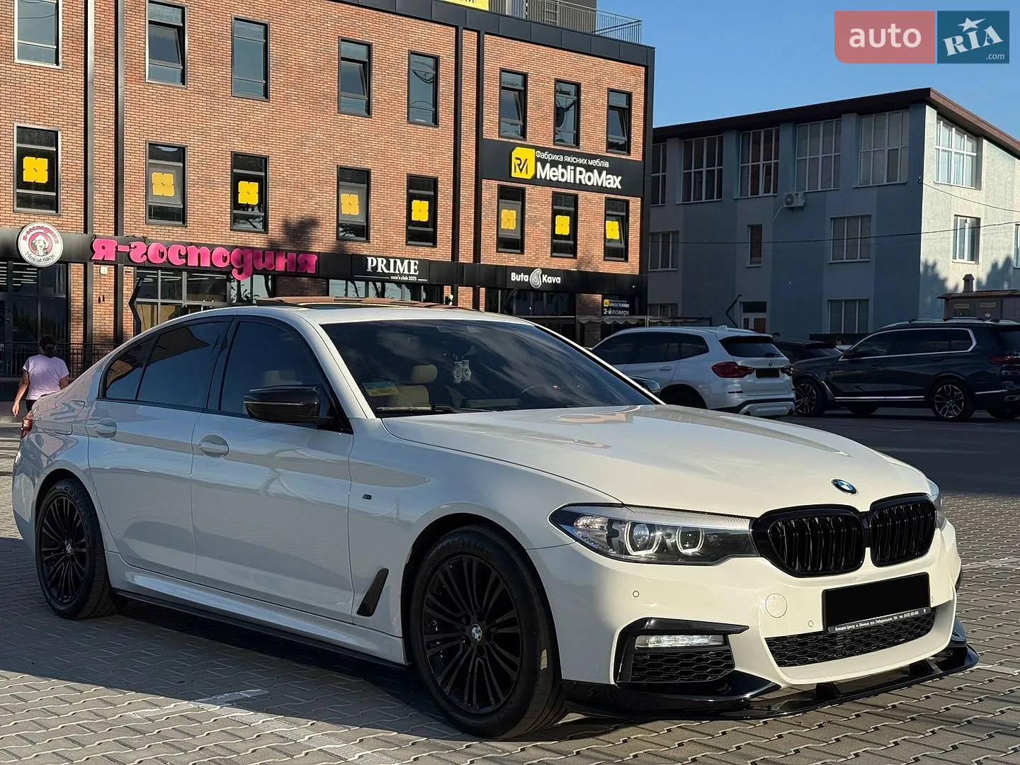 BMW 5 Series 2018 VIN WBAJA5C53KWW16956 фото оголошення 3 з 45