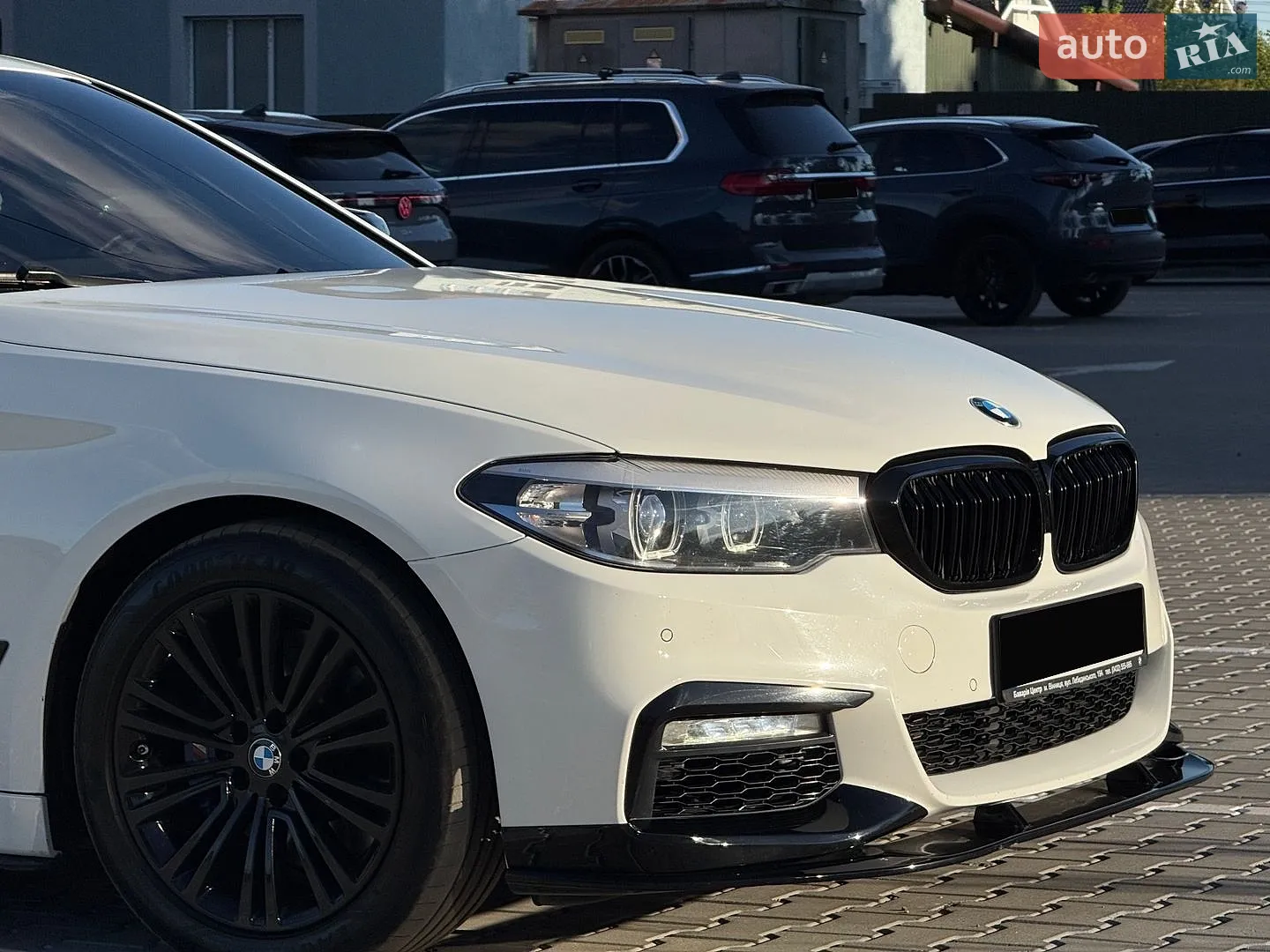 BMW 5 Series 2018 VIN WBAJA5C53KWW16956 фото оголошення 10 з 45