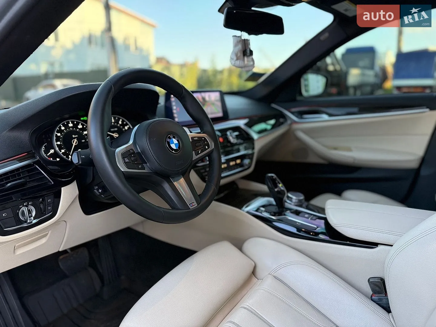 BMW 5 Series 2018 VIN WBAJA5C53KWW16956 фото оголошення 19 з 45