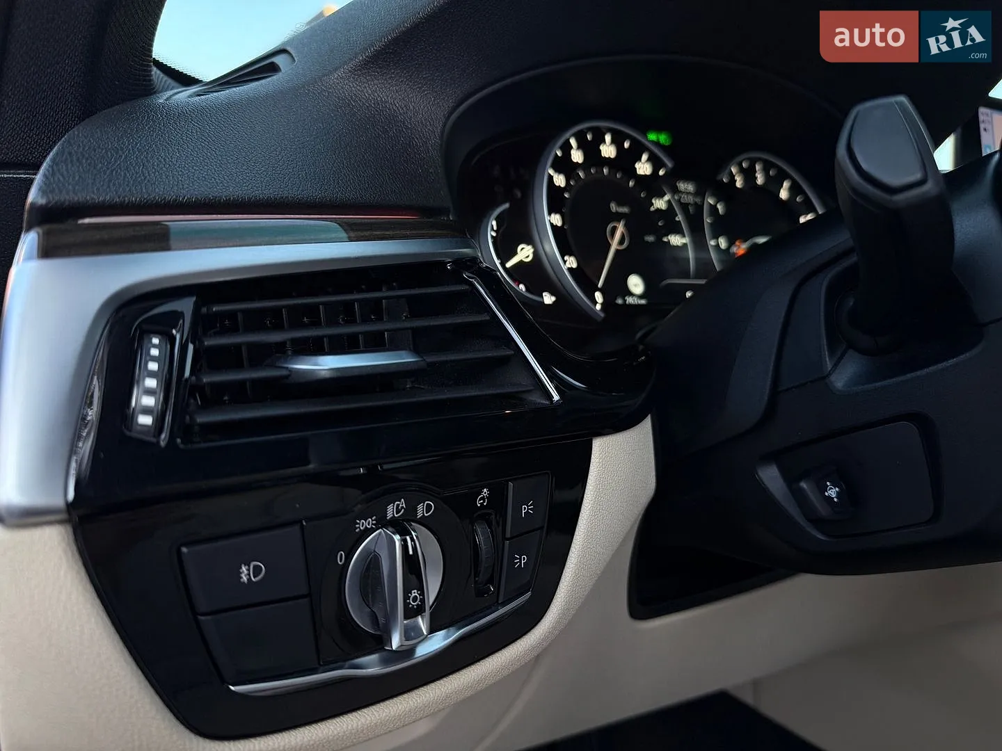 BMW 5 Series 2018 VIN WBAJA5C53KWW16956 фото оголошення 22 з 45