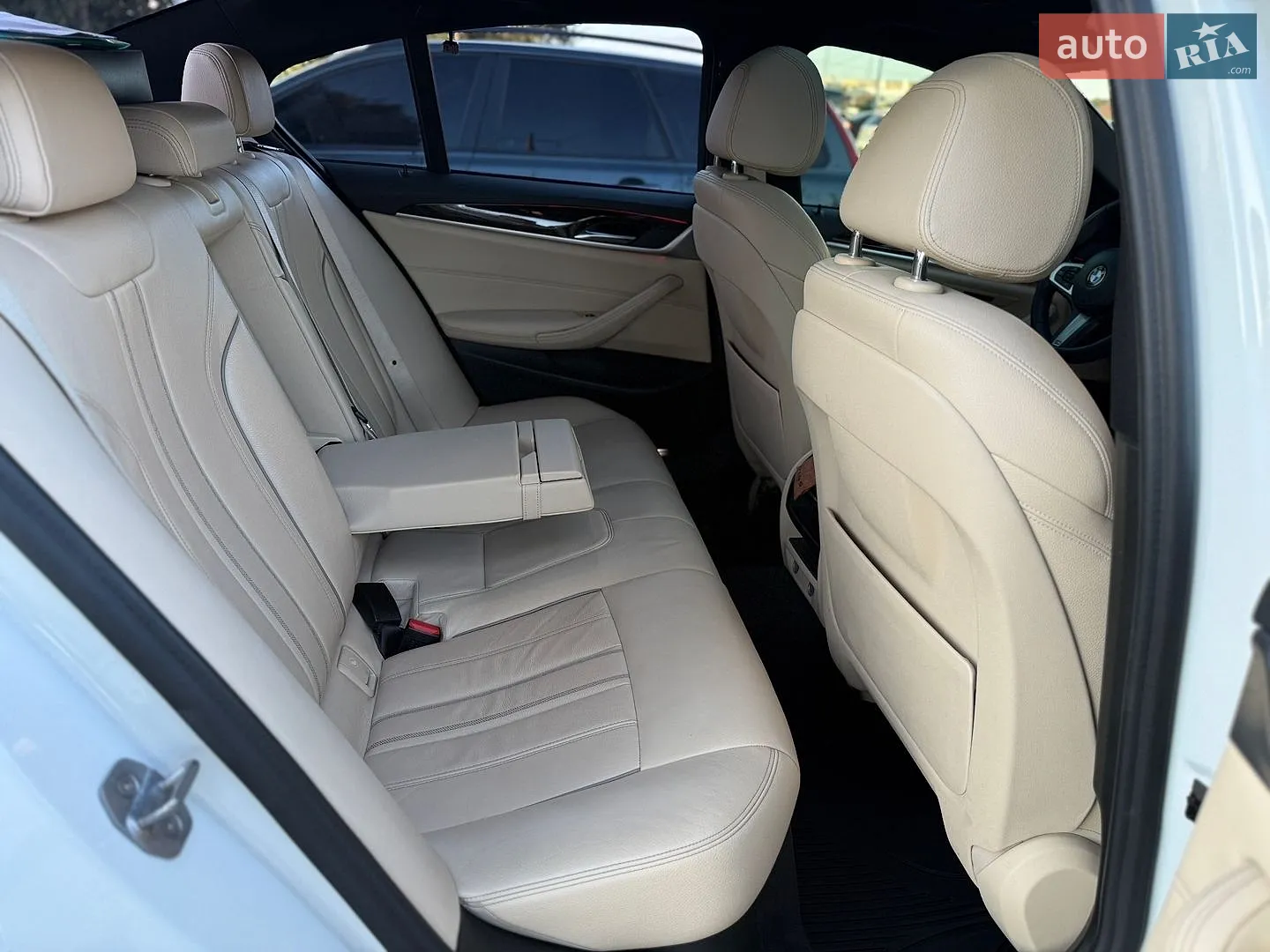 BMW 5 Series 2018 VIN WBAJA5C53KWW16956 фото оголошення 35 з 45