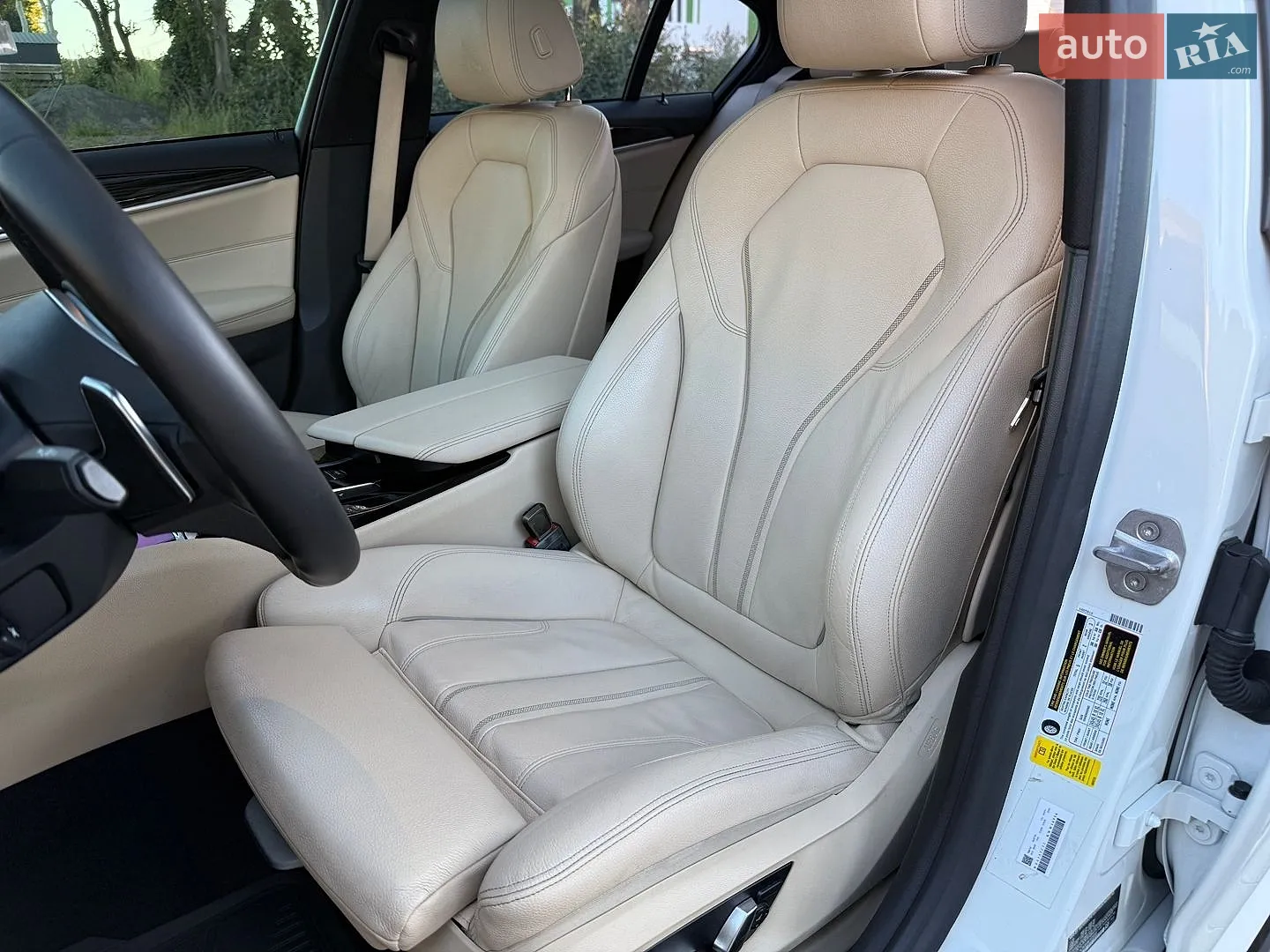 BMW 5 Series 2018 VIN WBAJA5C53KWW16956 фото оголошення 39 з 45