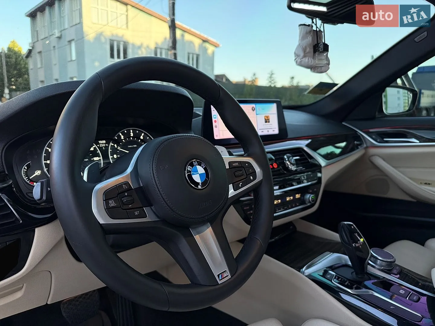 BMW 5 Series 2018 VIN WBAJA5C53KWW16956 фото оголошення 41 з 45