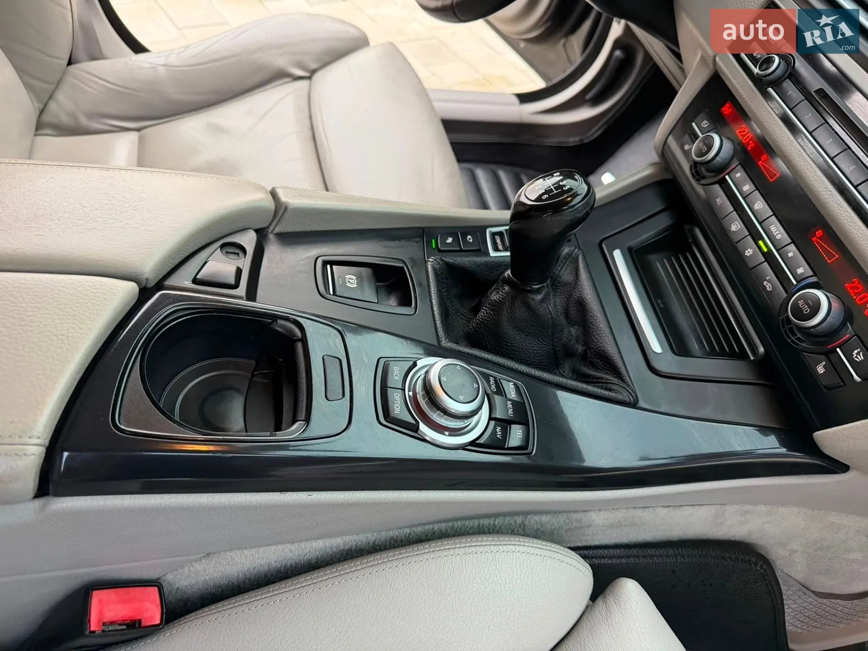 2012 BMW 5er - мініатюра 12