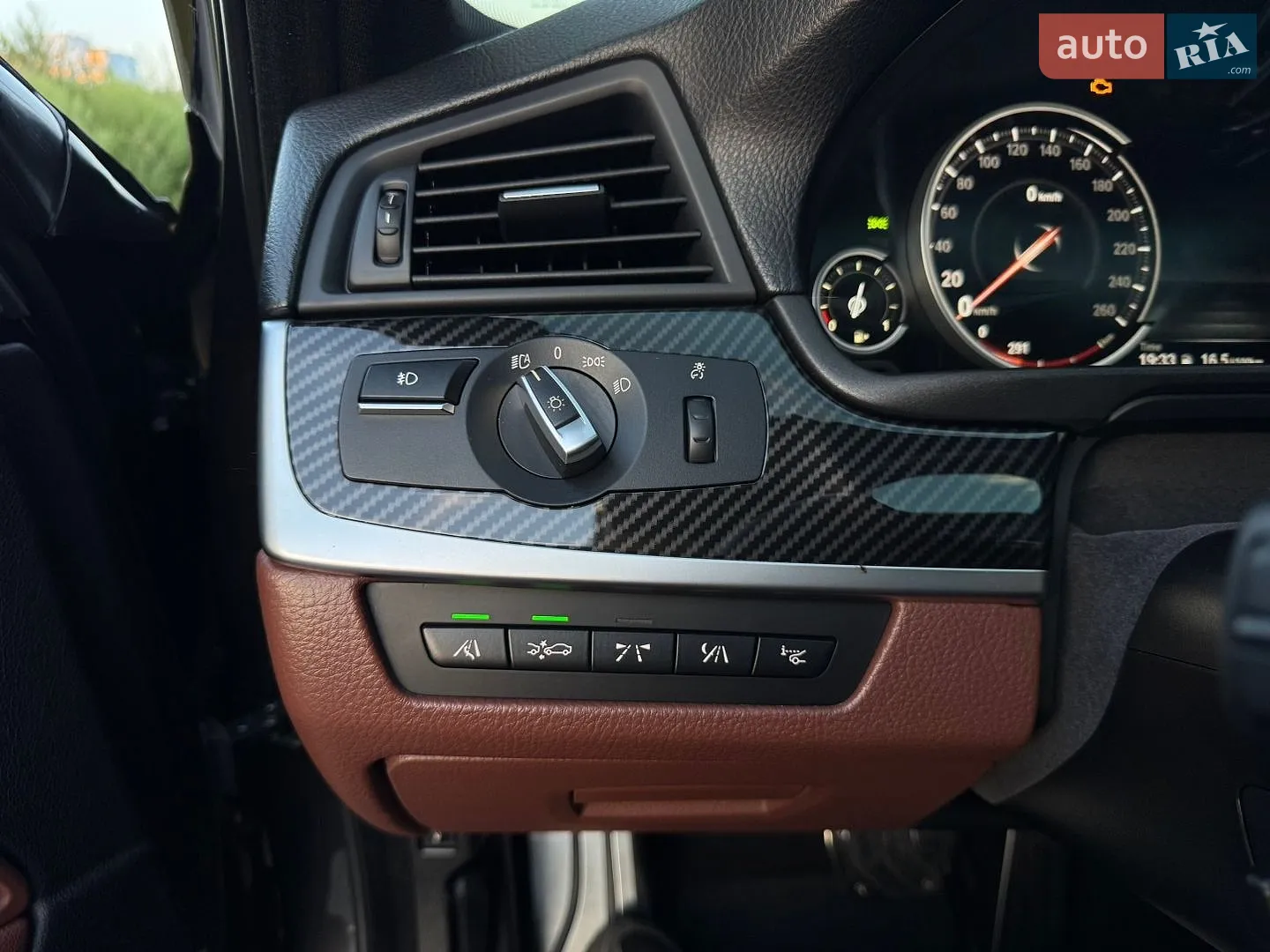 2013 BMW 5er - мініатюра 26