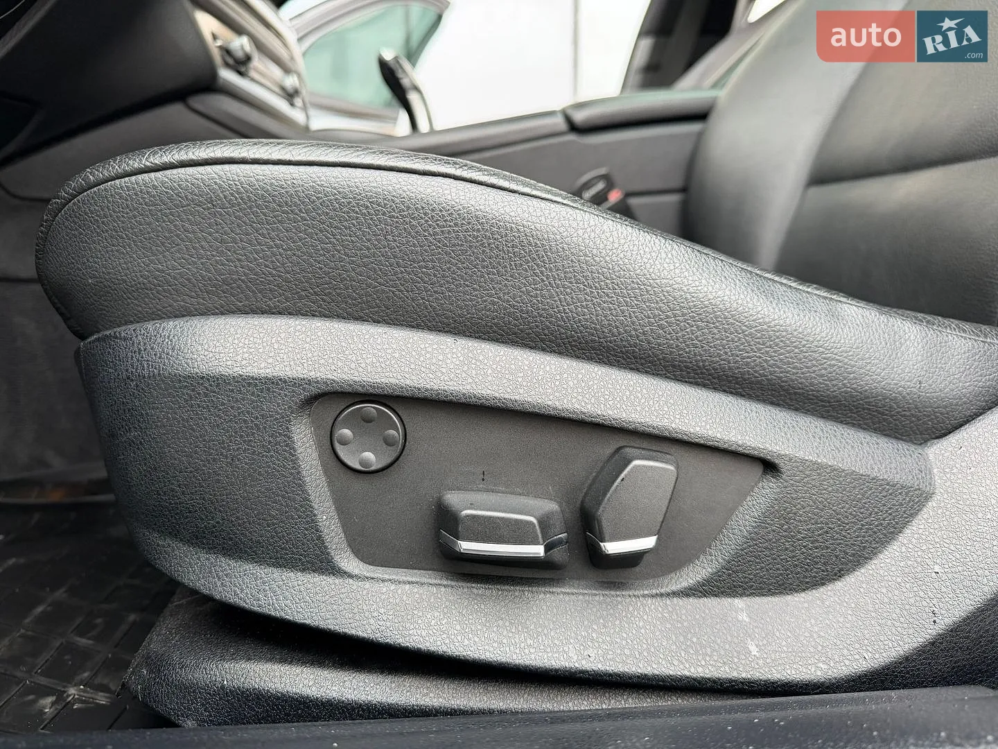 2010 BMW 5er - мініатюра 38