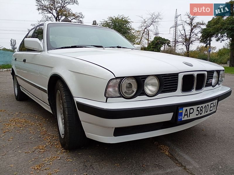 Седан BMW 5 Series 1992 в Запорожье