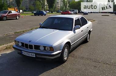 Седан BMW 520 1990 в Киеве