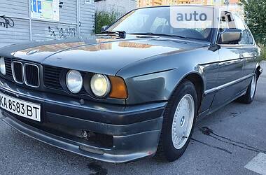 Седан BMW 520 1988 в Киеве
