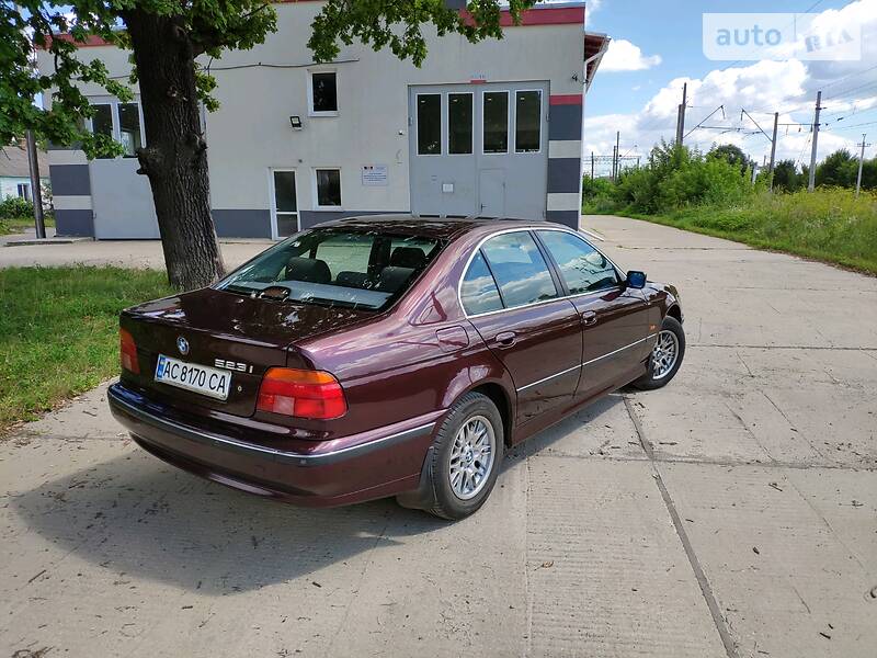 BMW 523