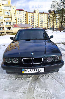 Седан BMW 525 1992 в Новояворовске