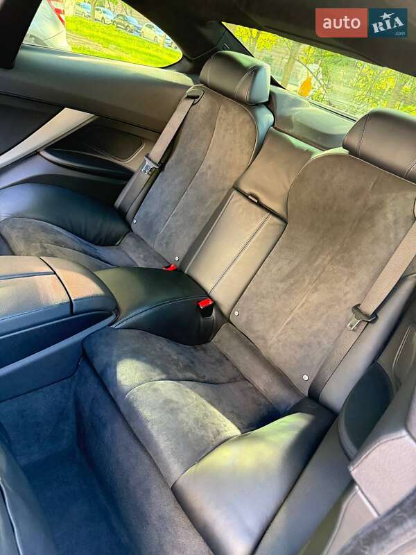 Купе BMW 6 Series 2013 в Києві