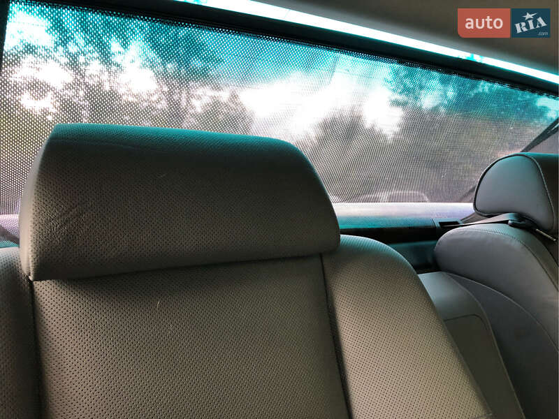 Седан BMW 7 Series 2002 в Львові