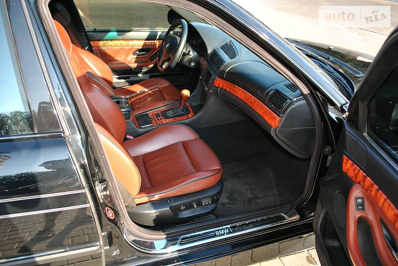 Седан BMW 7 Series 2001 в Староконстантинове