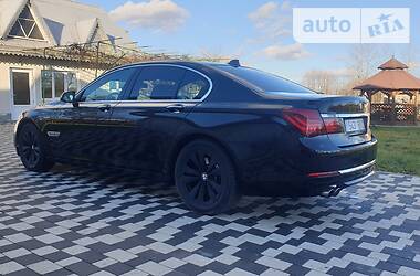 Седан BMW 7 Series 2012 в Снятині