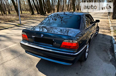 Седан BMW 7 Series 2001 в Чернівцях