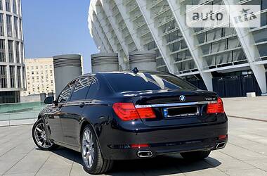 Седан BMW 7 Series 2011 в 