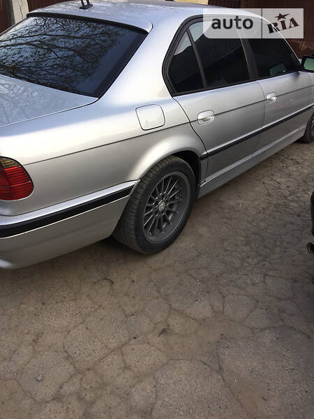 Седан BMW 7 Series 2001 в Чернівцях