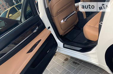 Седан BMW 7 Series 2011 в 