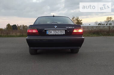 Седан BMW 7 Series 2001 в Березному