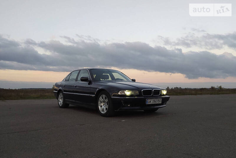 Седан BMW 7 Series 2001 в Березному