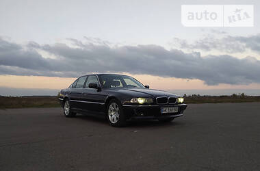 Седан BMW 7 Series 2001 в Березному