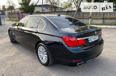Седан BMW 7 Series 2010 в 