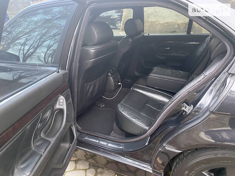 Седан BMW 7 Series 2001 в Черновцах
