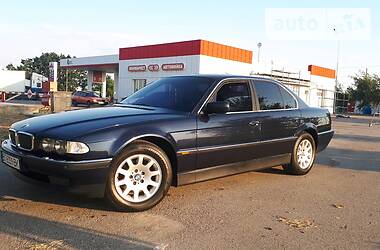 Седан BMW 7 Series 2000 в Каховке