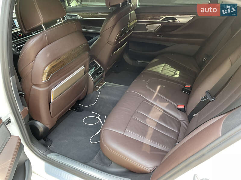 Седан BMW 7 Series 2016 в Ужгороде фото 6 Седан BMW 7 Series 2016 в Ужгороде