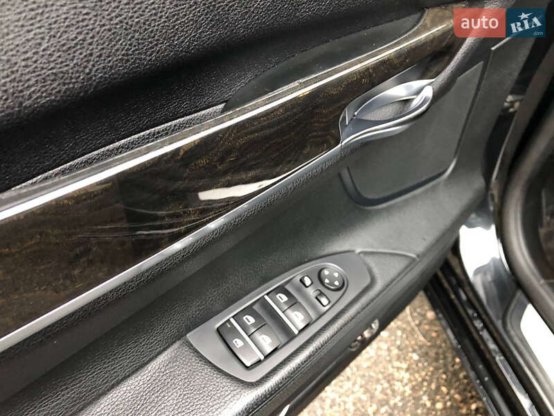 Седан BMW 7 Series 2012 в Черкасах