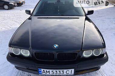 Седан BMW 7 Series 2001 в Вараше