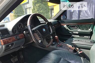 Седан BMW 7 Series 2001 в Запоріжжі