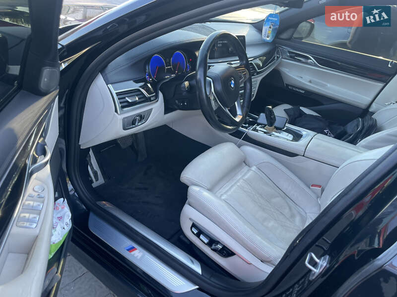 Седан BMW 7 Series 2015 в Ужгороде