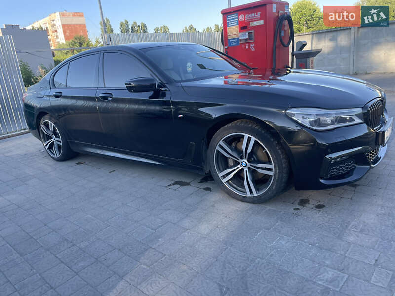 Седан BMW 7 Series 2015 в Ужгороде