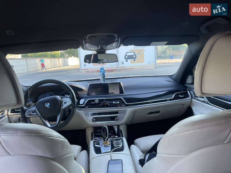 Седан BMW 7 Series 2015 в Ужгороде