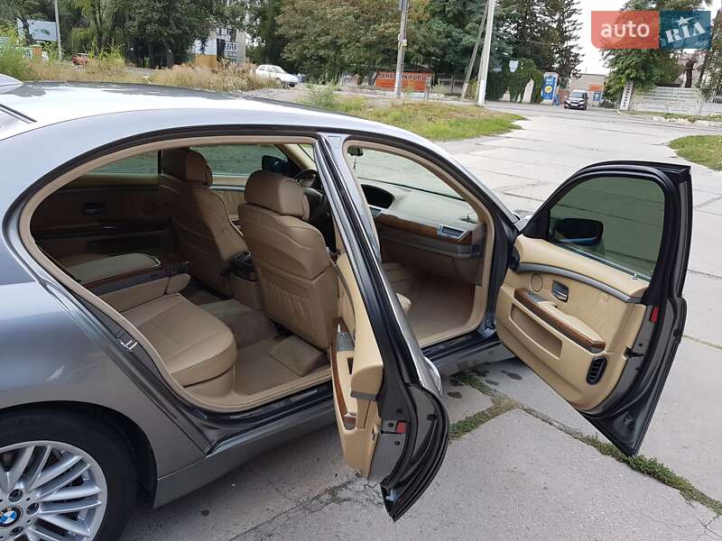 Седан BMW 7 Series 2003 в Новомосковську