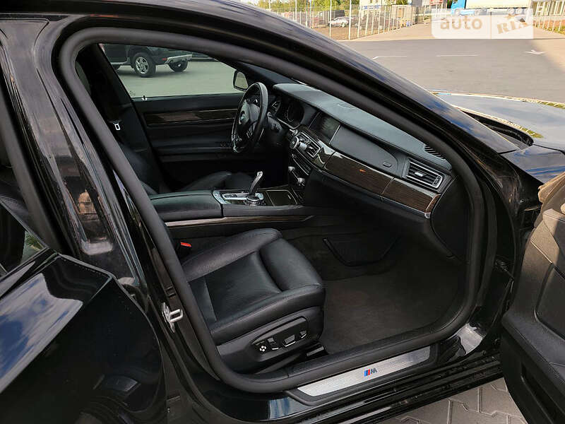 Седан BMW 7 Series 2015 в Нововолынске
