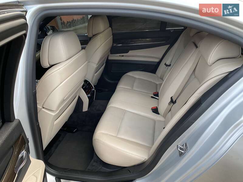 Седан BMW 7 Series 2011 в Рахові
