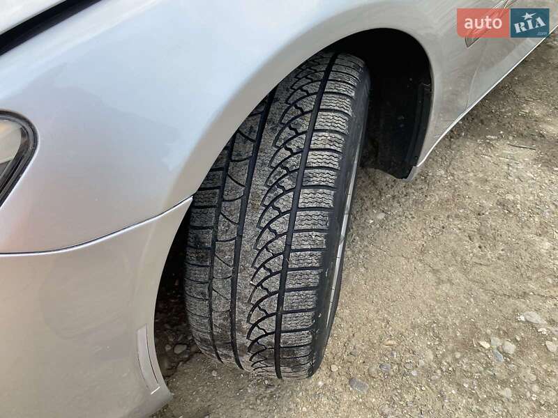 Седан BMW 7 Series 2011 в Рахові