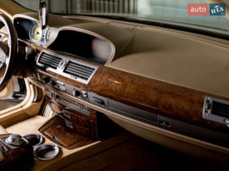 Седан BMW 7 Series 2003 в Новомосковську