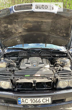 Седан BMW 7 Series 2000 в 