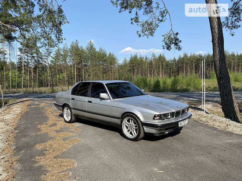 Седан BMW 7 Series 1993 в Киеве