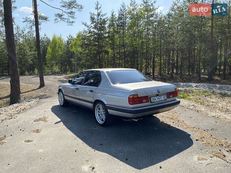 Седан BMW 7 Series 1993 в Киеве